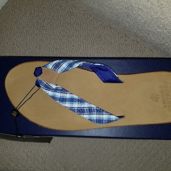 brooks brothers flip flops